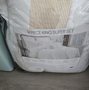 Maceys 14 pc comforter